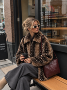 Burgundy tas met Bambi faux furr jas 